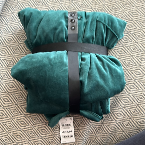 INC Green Velour Pajama Set sz M NWT - Picture 4 of 4